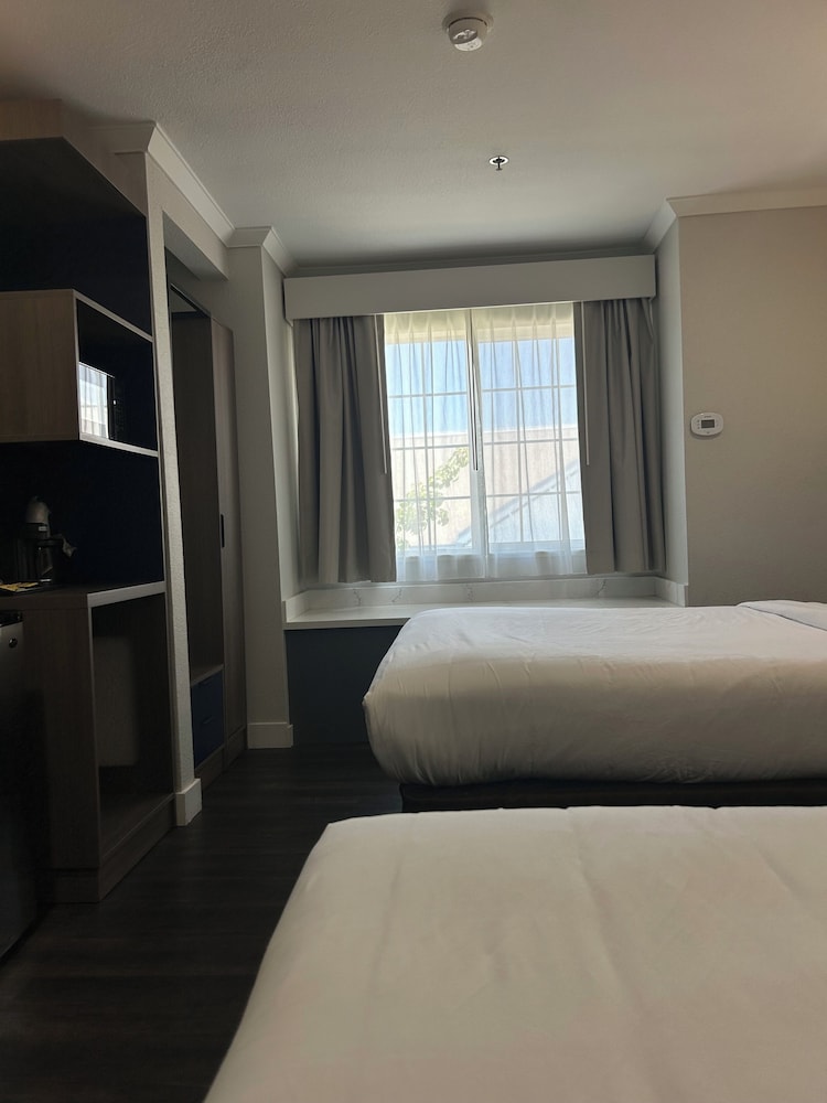 Suite, Multiple Beds, Non Smoking