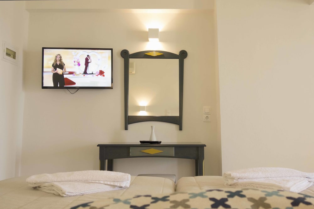 Standard Studio, Pool Access, Ground Floor photo 2