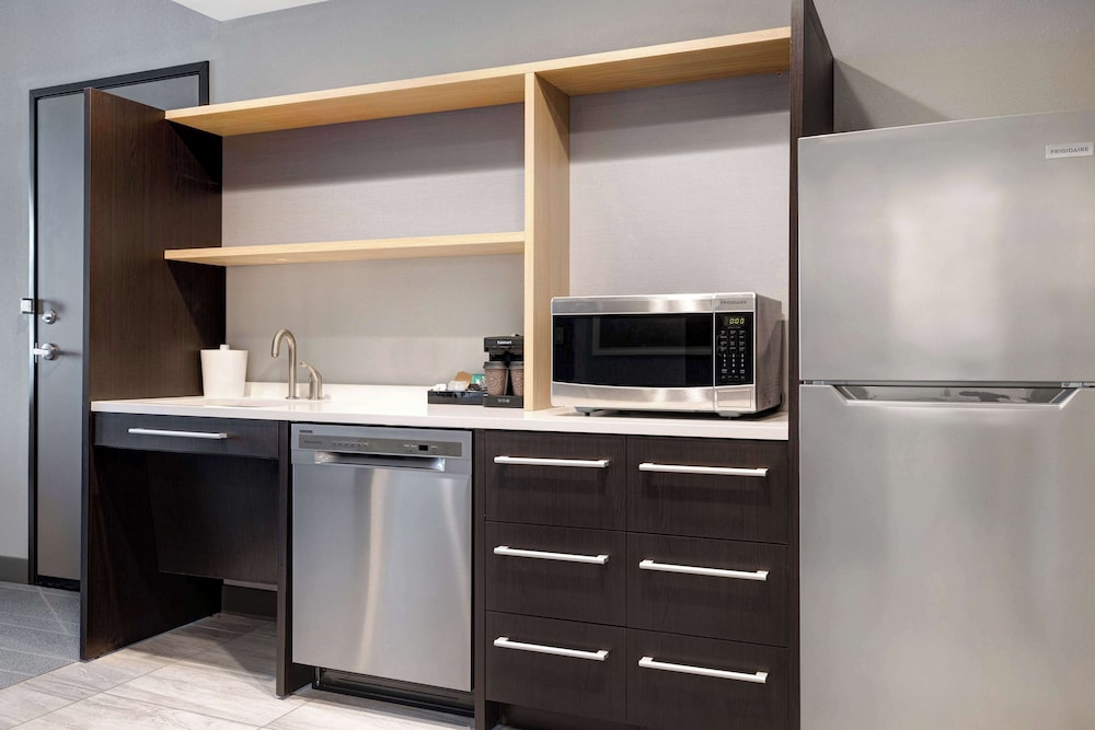 Suite, 1 Bedroom, Accessible, Mountain View (Roll In Shower) - Photo 4