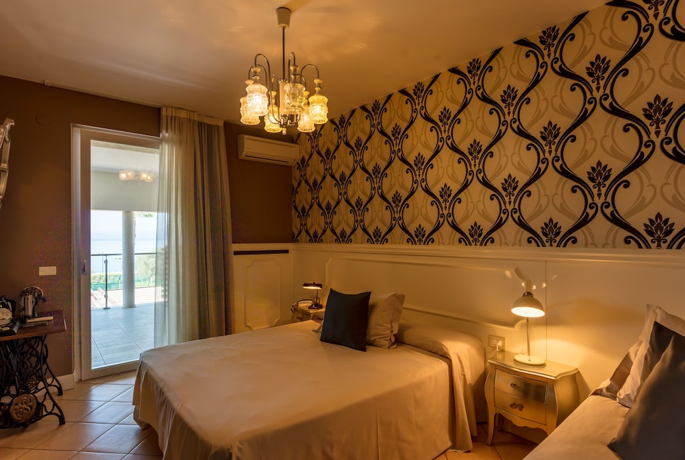 Panoramic Double Room, Terrace, Lake View photo 3