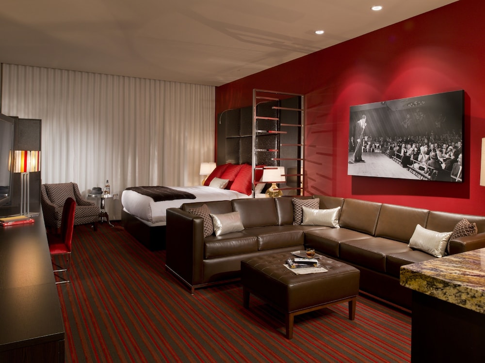 Junior Suite, 1 Bedroom - Photo 1