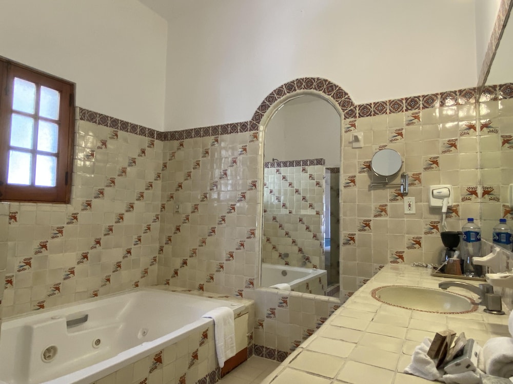 Romantic Suite with a Bathtub - Photo 10