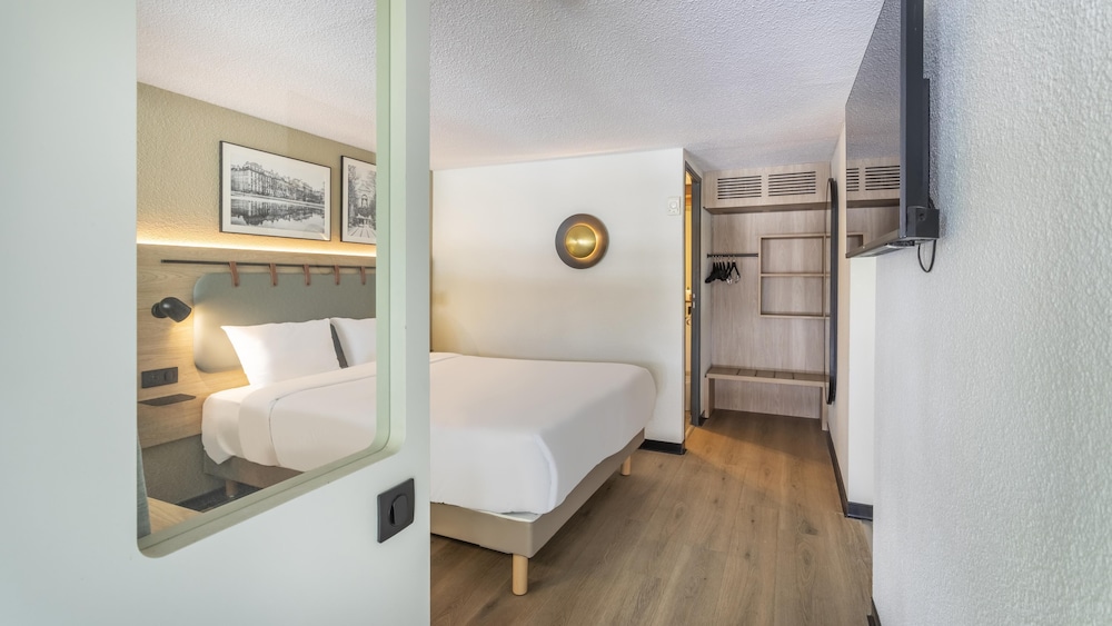 Superior Room, 1 King Bed with Sofa bed - Photo 1