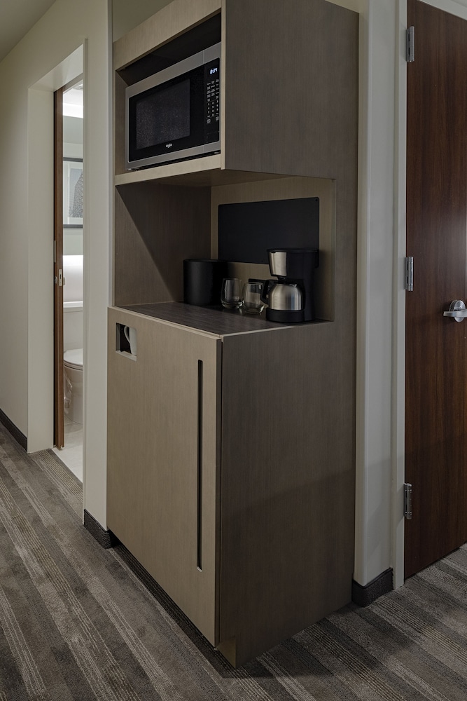 Suite, 1 Bedroom - Photo 2