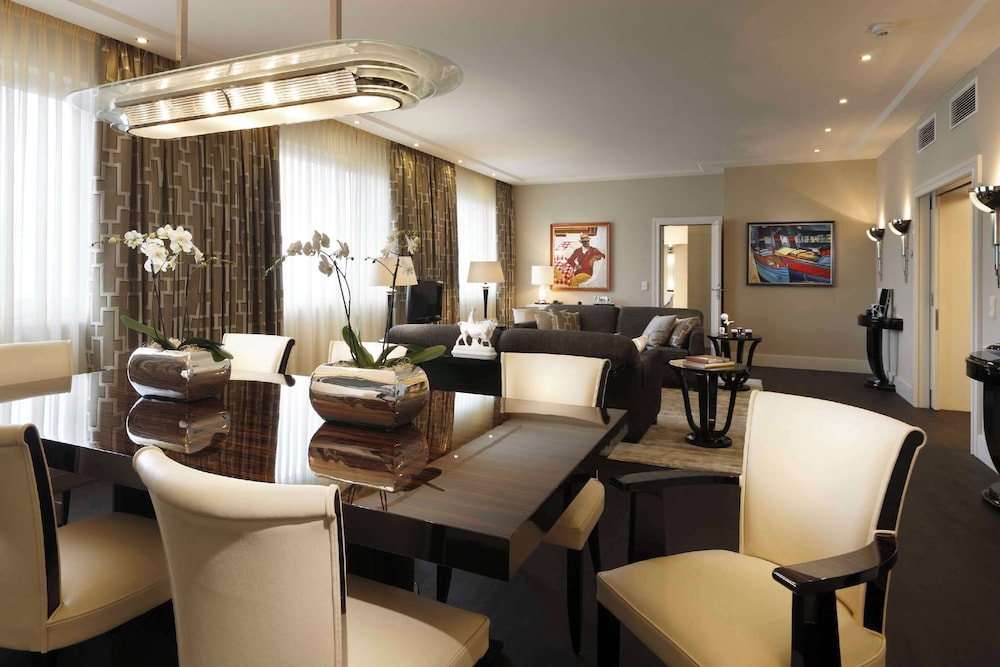Superior Suite, City View (Tower)