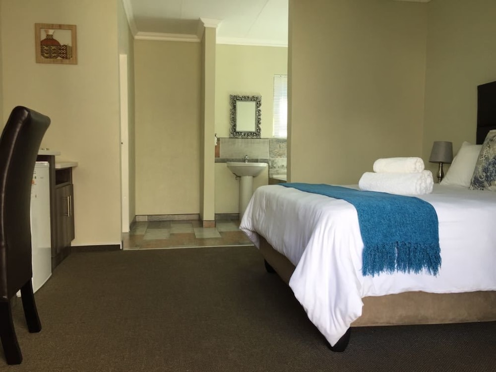 Standard Double Room photo 3
