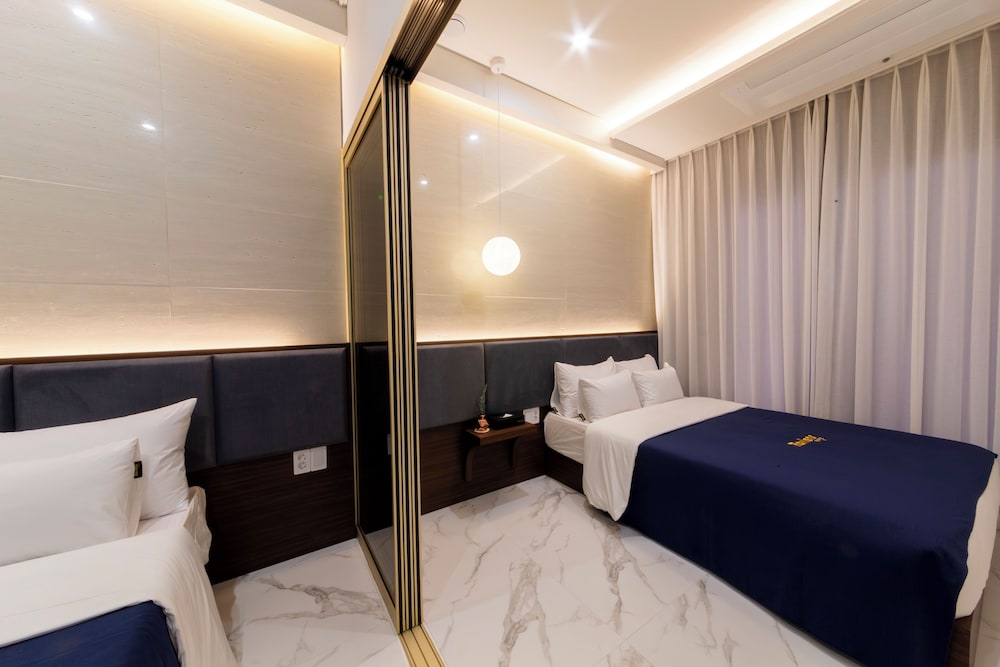 City view Family Suite