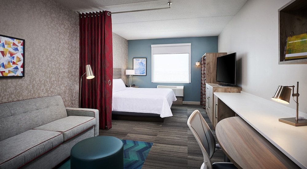 Suite, 1 King Bed, Accessible