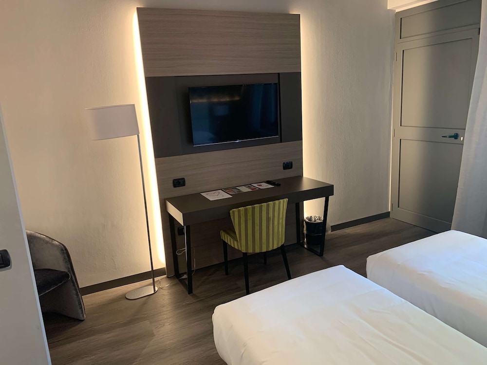Superior Double or Twin Room - Photo 2