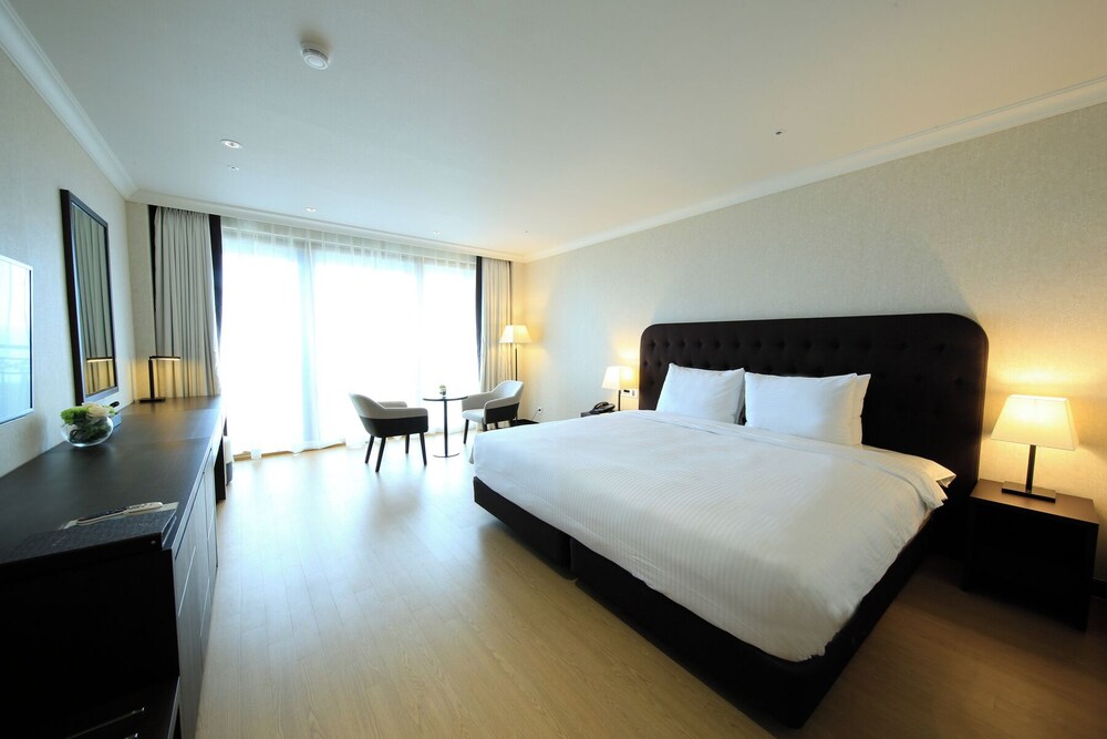 Deluxe Double Room (Hotel) photo 2