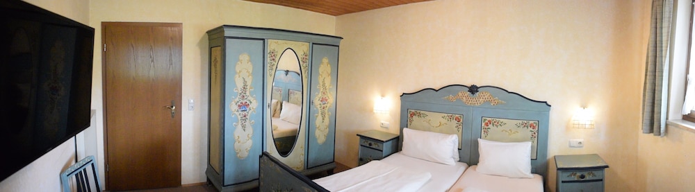 Economy Double Room photo 2