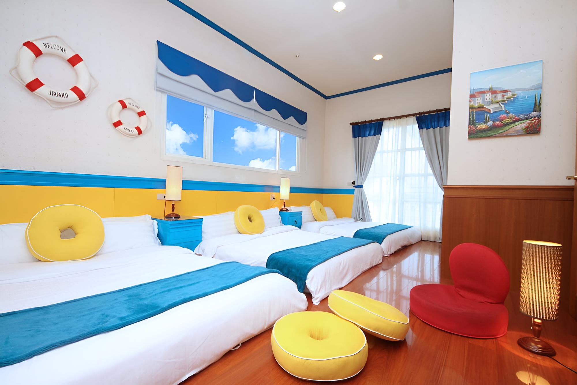 Family Room, 3 Bedrooms photo 2
