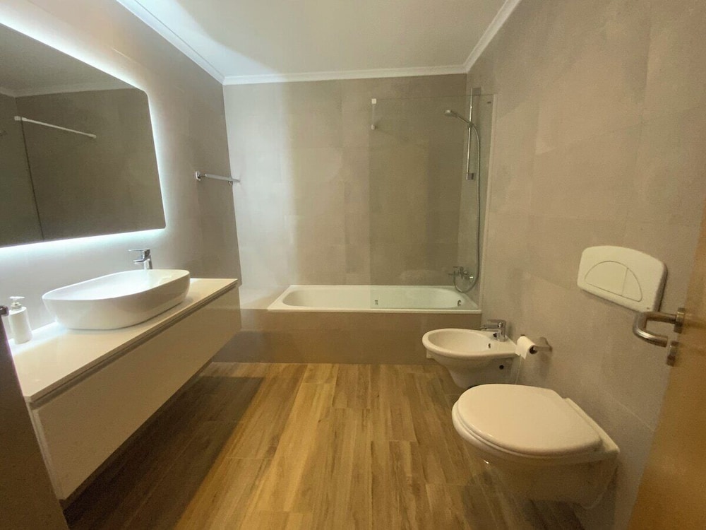 Luxury Ground-floor Appartment 5 Stars, 2 Bedrooms, 2 Bathrooms, Free Wifi, Bilde 13