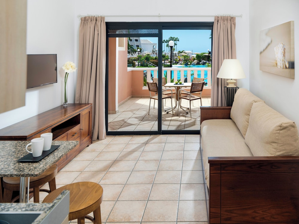 Estudio, Vista a la piscina