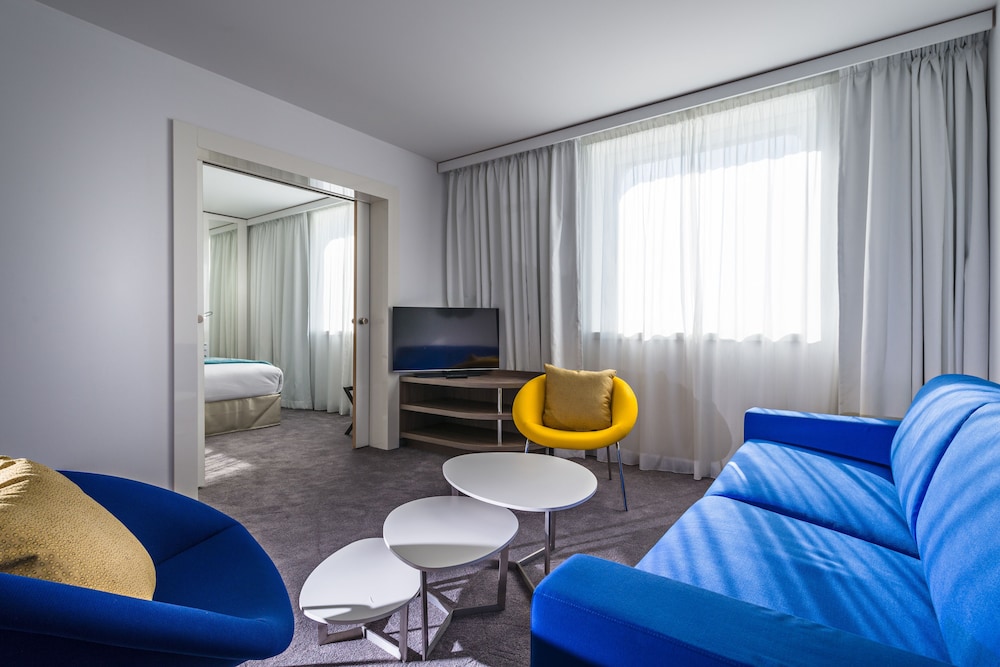 Executive Suite, Multiple Beds, Sea View