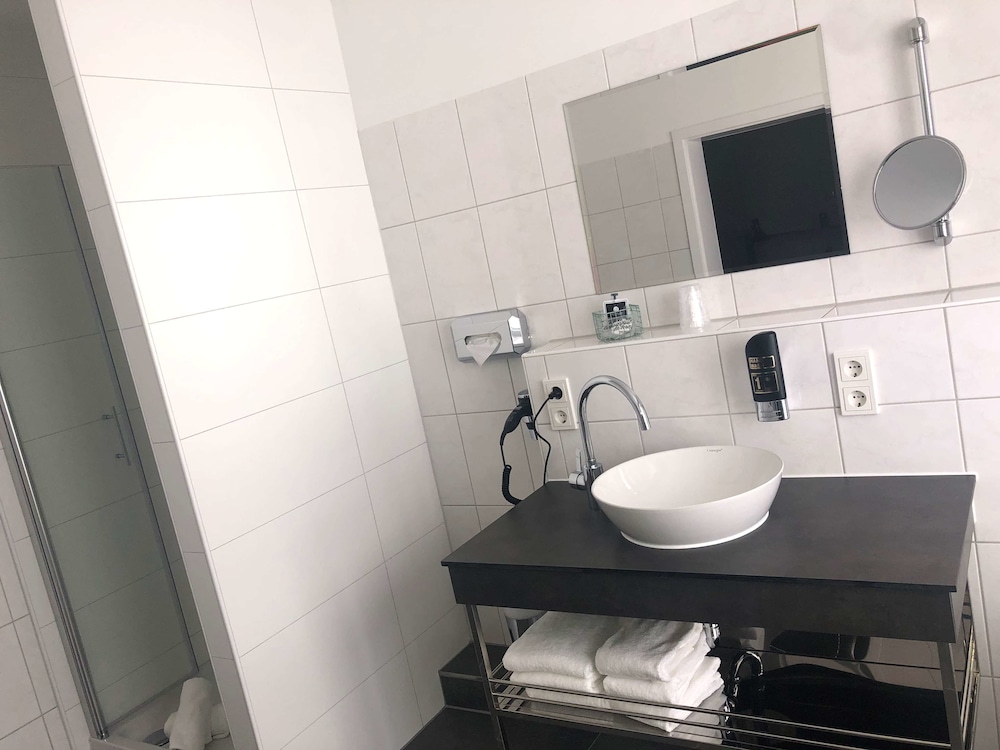 Standard Double Room - Photo 6