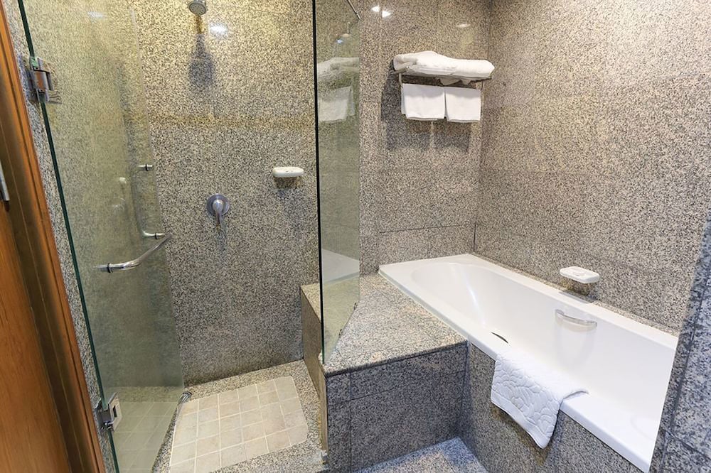 One-Bedroom Suite - Photo 10