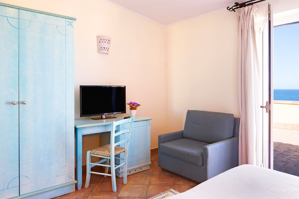 Triple Room, Sea View - Photo 1