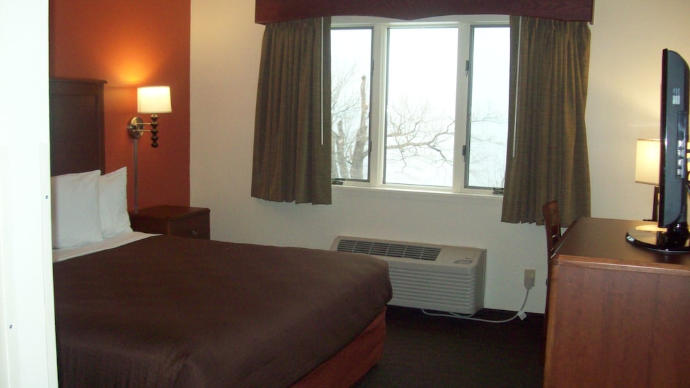 Suite, 1 King Bed, Non Smoking, Lake View (1 Bedroom) - Photo 1