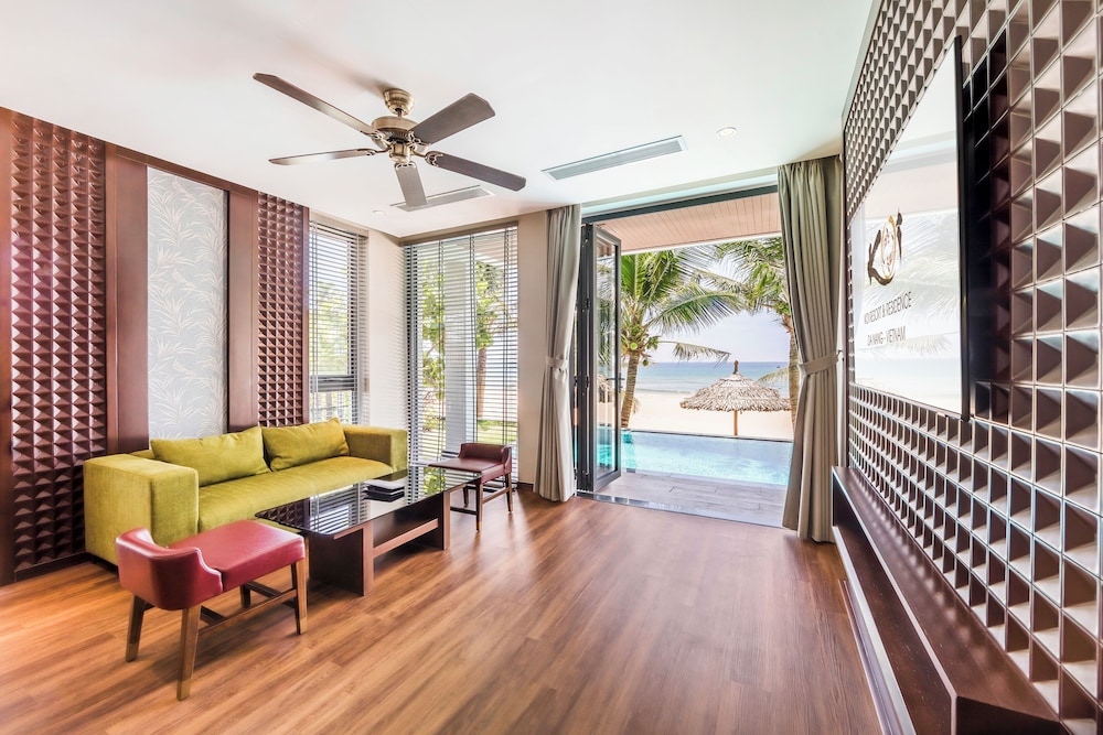 Three-bedroom beachfront villa with private pool photo 1