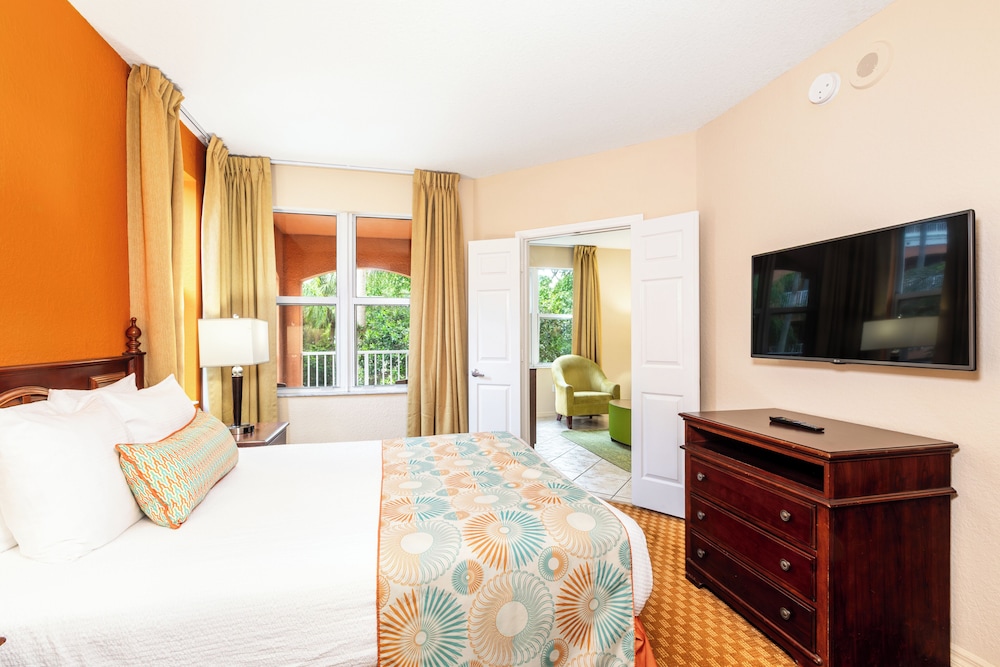 Queen One Bedroom Suite, Garden View