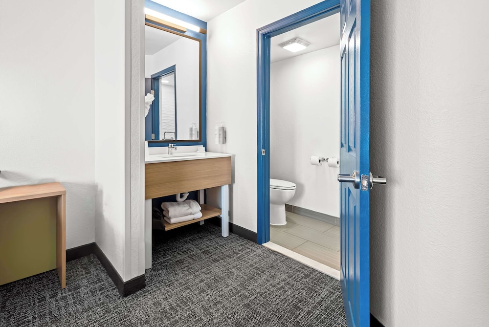 Room, 1 King Bed, Accessible (Hearing) - Photo 4