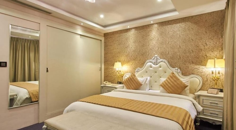 PGS Suite, City View photo 3