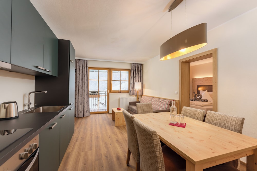 Apartment, 2 Bedrooms, Balcony, Mountain View photo 1