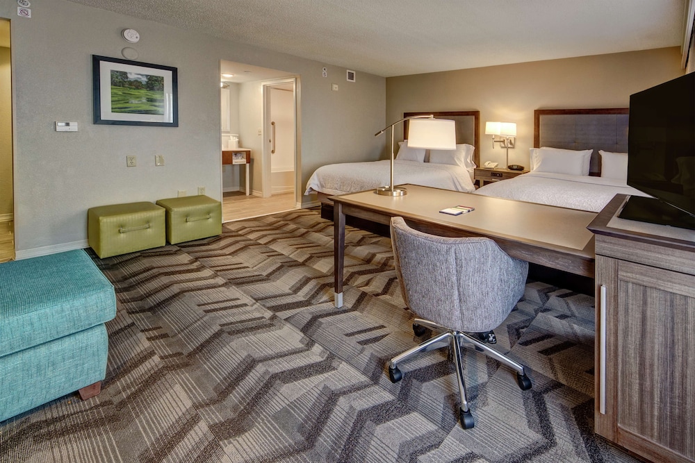 Room, 2 Queen Beds, Accessible, Bathtub - Photo 1