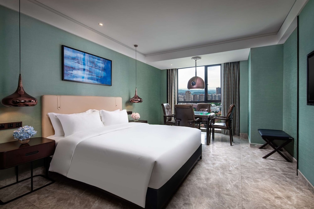 Business Room, 1 King Bed, Smoking photo 1