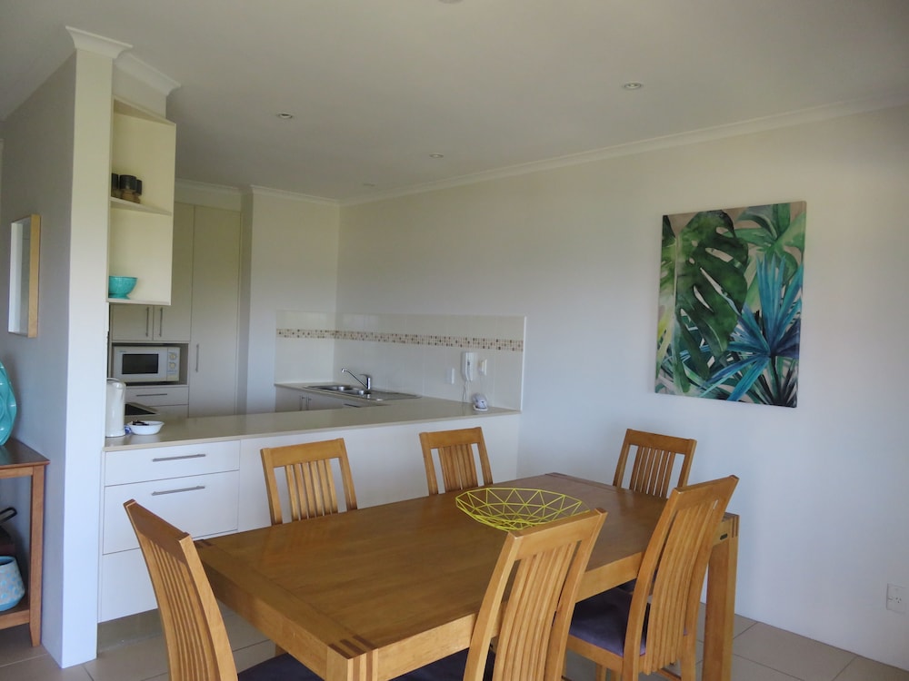 Apartment, 2 Bedrooms, Partial Ocean View photo 3