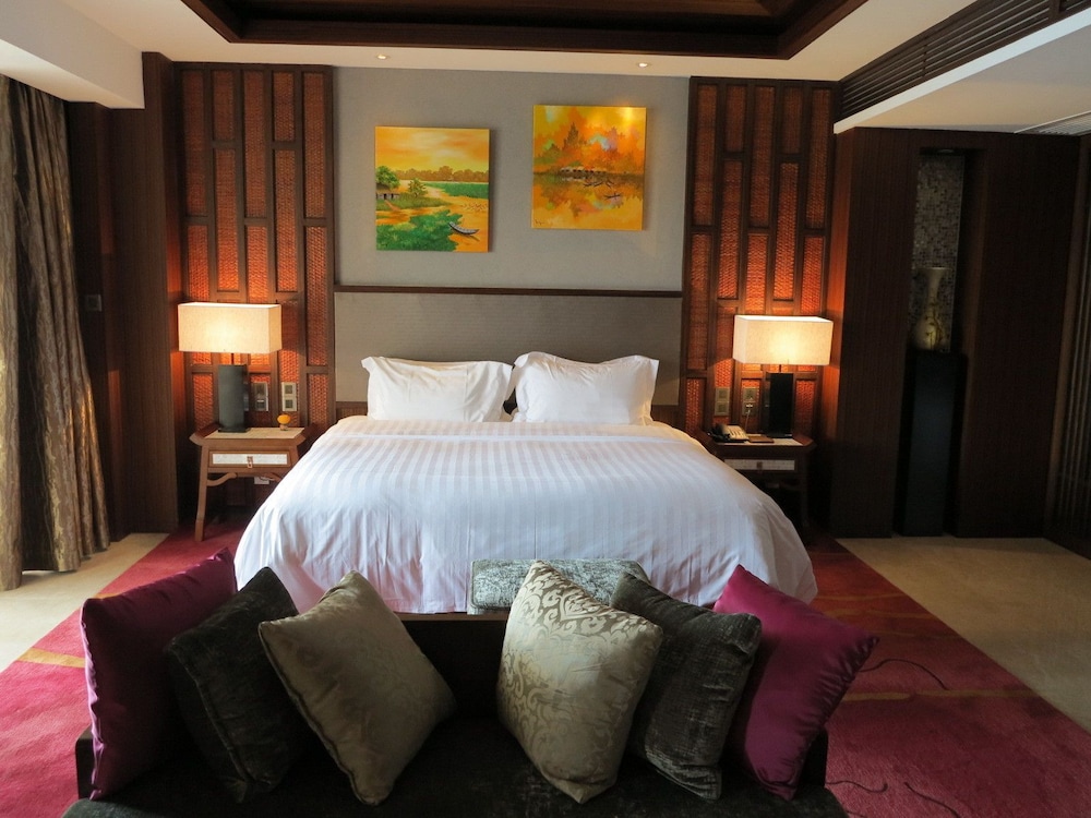 Premium Room, 1 King Bed photo 1