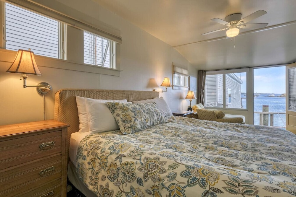 Double Room, 1 King Bed, Sea View (The Angelique) photo 1
