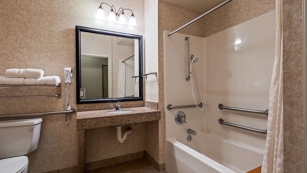 Standard Room, 1 King Bed, Accessible, Refrigerator & Microwave - Photo 2