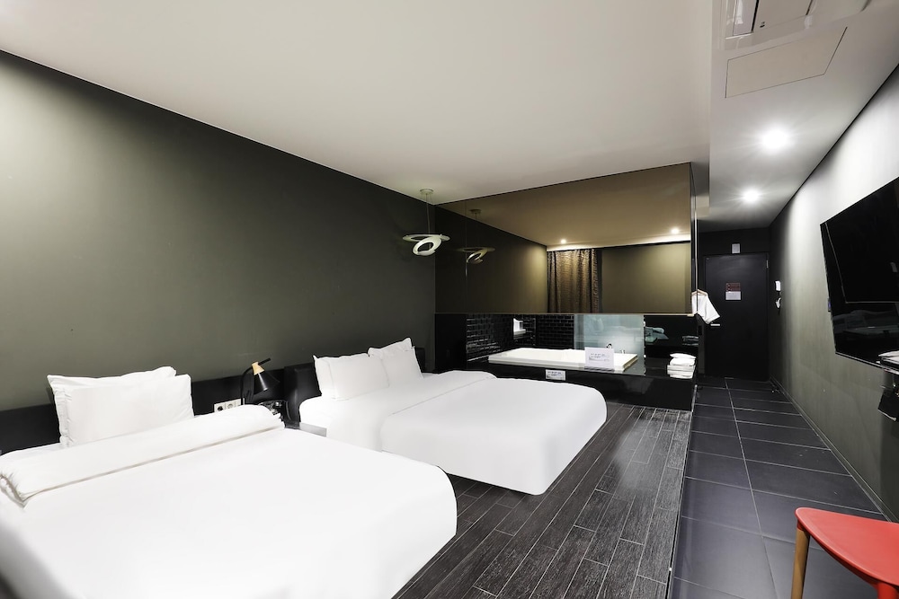 Basic Twin Room photo 3