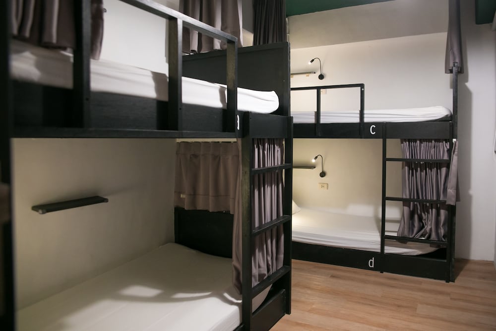 Room, Multiple Beds, Shared Bathroom photo 3