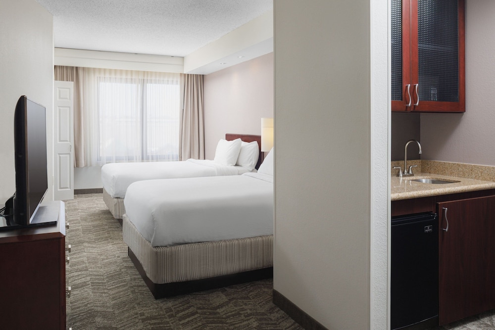 Suite, 2 Double Beds (Mobility/Hearing Access, Roll-In Shwr) photo 1