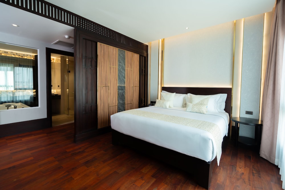 Premium Double Room, 1 King Bed, Non Smoking, City View