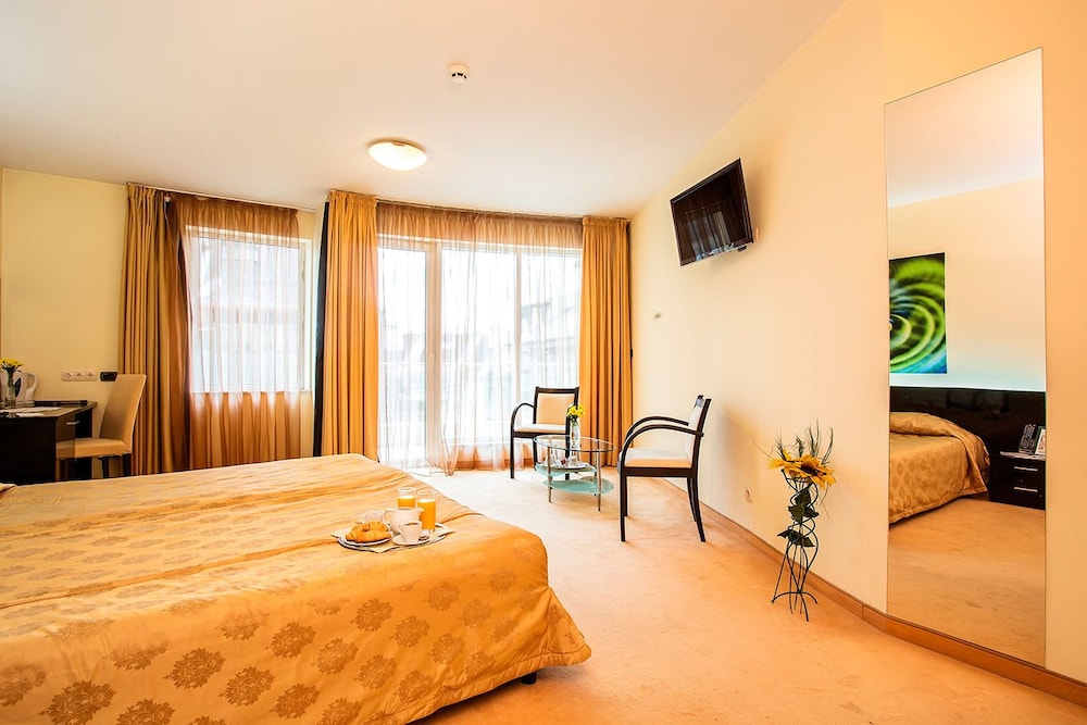 Deluxe Room (with Free underground parking) photo 2