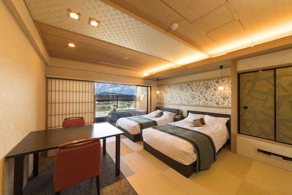 Japanese Style Room with Beds and Open-air Bath, River View