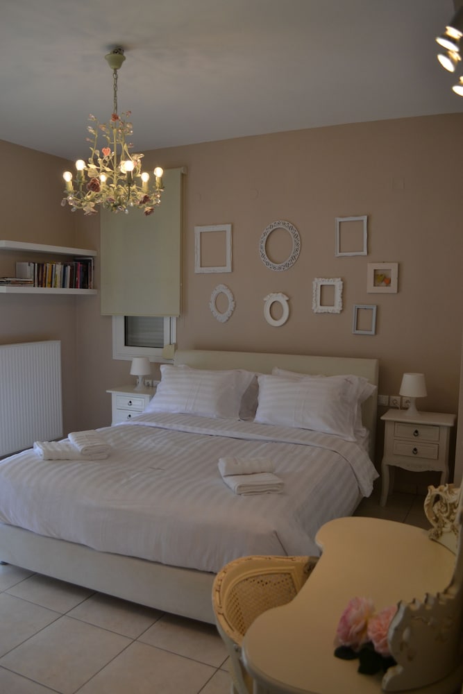Luxury Villa, 3 Bedrooms, Sea View, Oceanfront