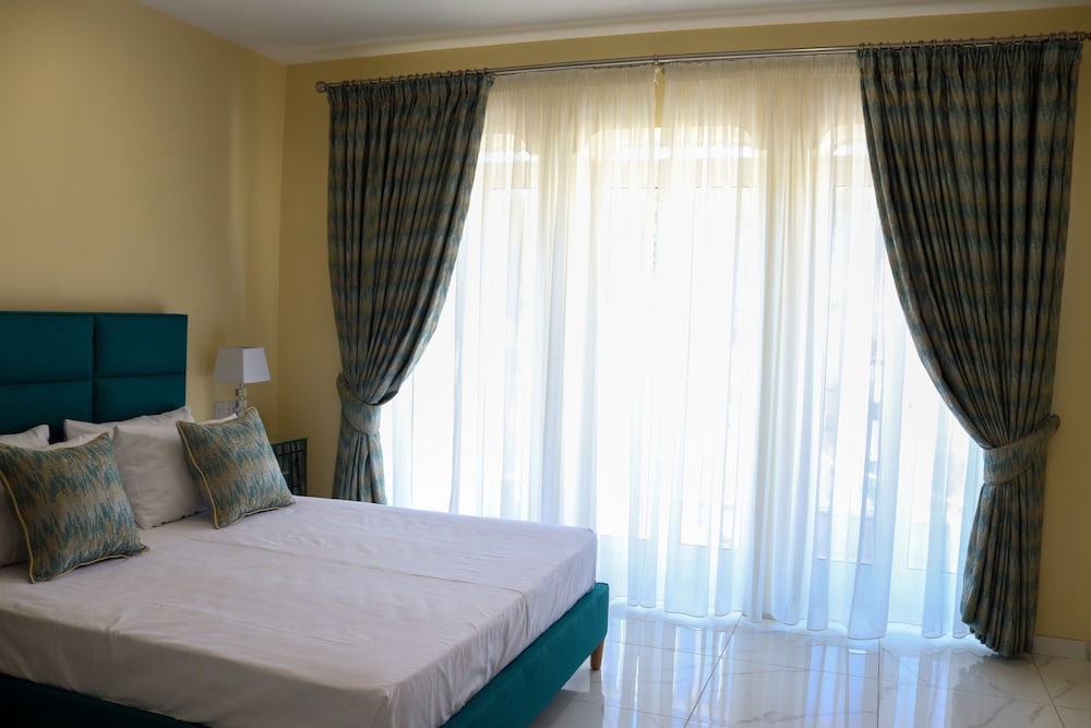 Deluxe Room, Balcony - Photo 5