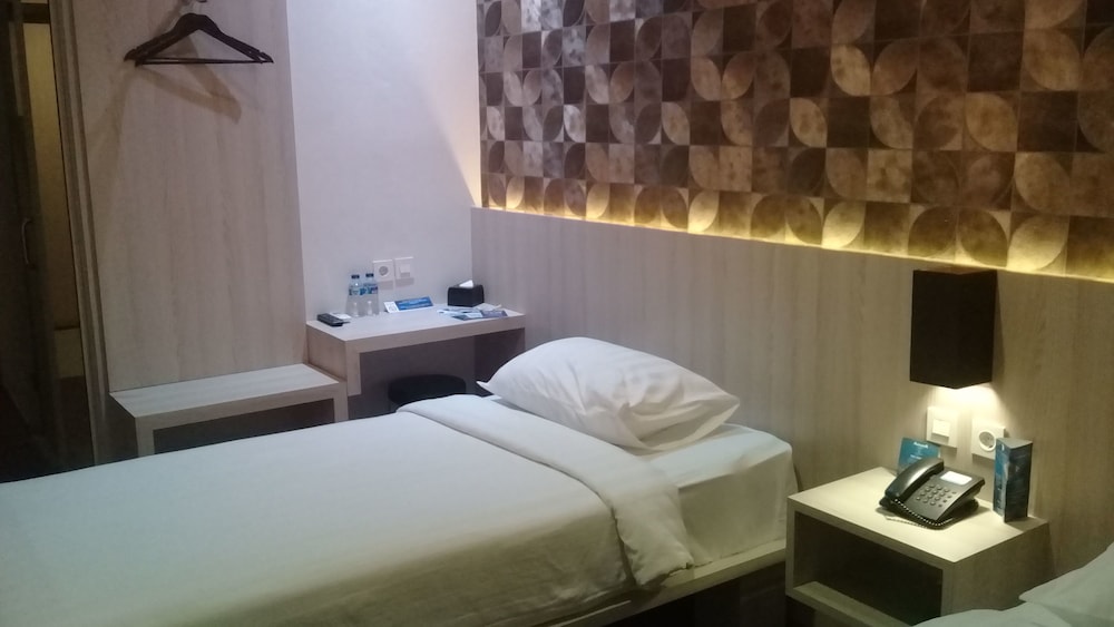 Standard Twin Room - Photo 3