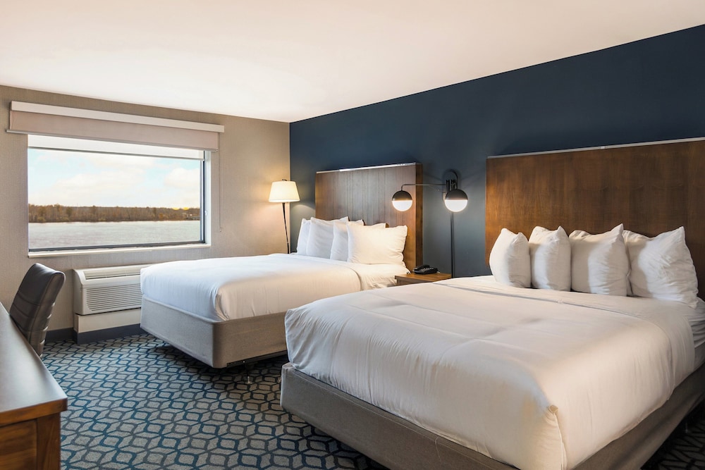 Standard Room, 2 Queen Beds, River View - Photo 8
