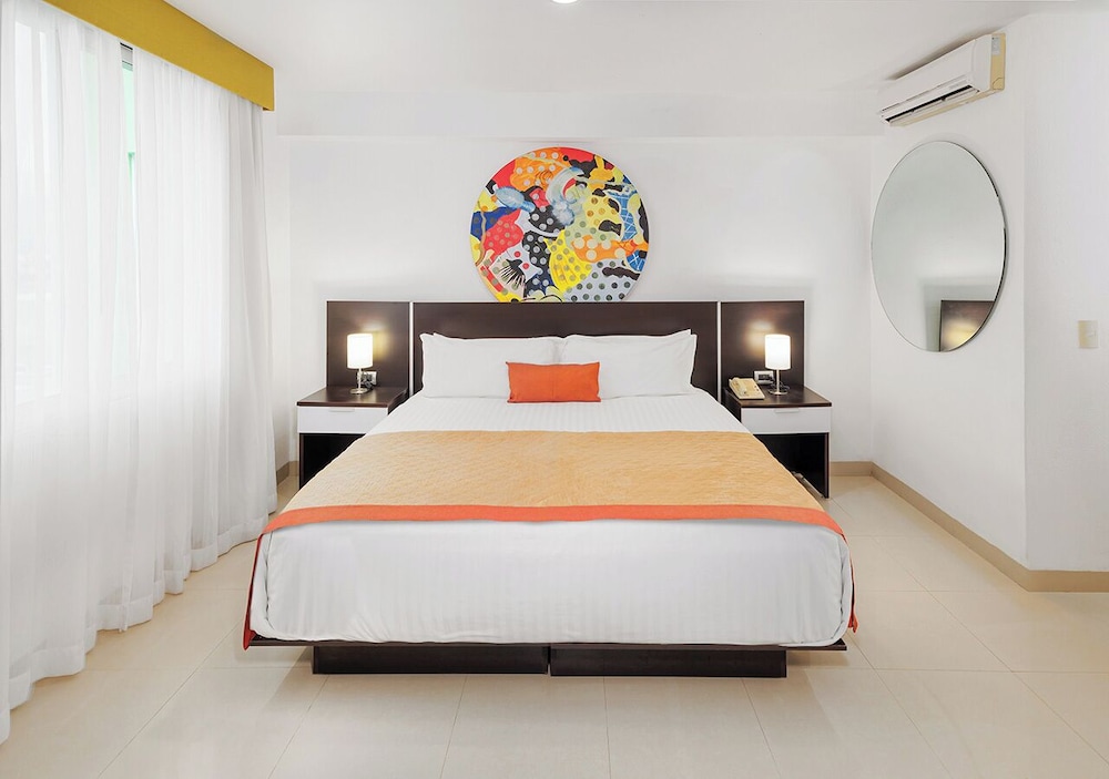Standard Room, 1 King Bed - Photo 2