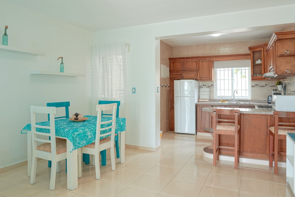Deluxe Apartment, Pool Access, Beachside