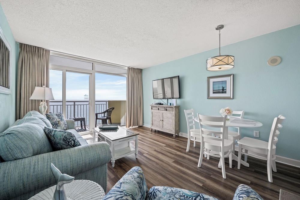 Deluxe Condo, 1 Bedroom, Ocean View, Oceanfront (1903) photo 1