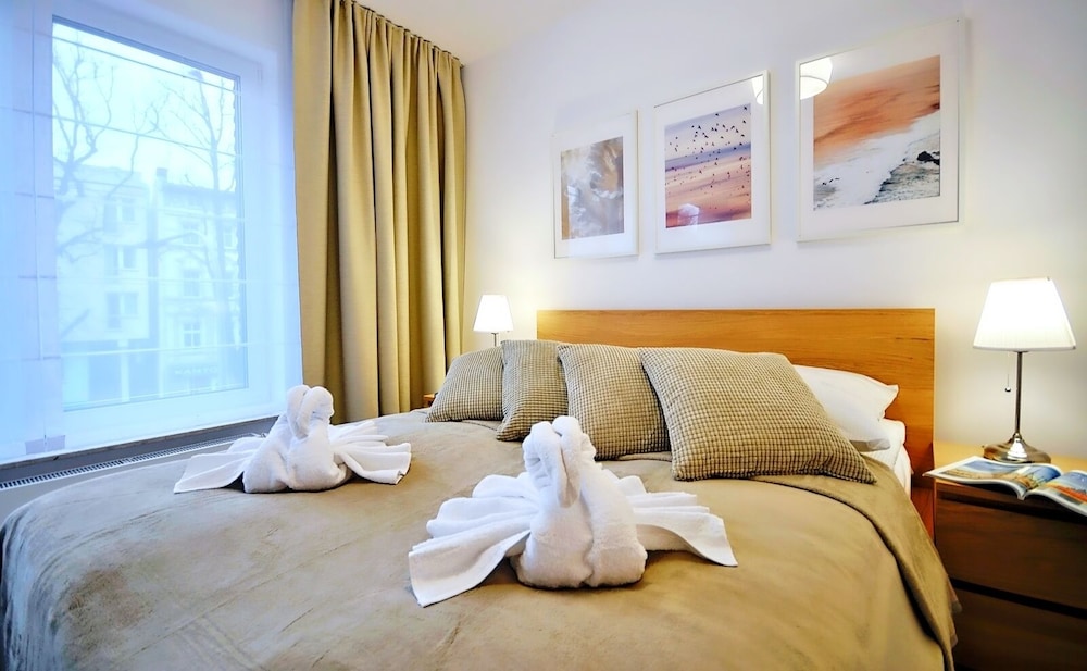 Deluxe Apartment, 1 Queen Bed with Sofa bed, Pool Access, Park View (NT A209) photo 3