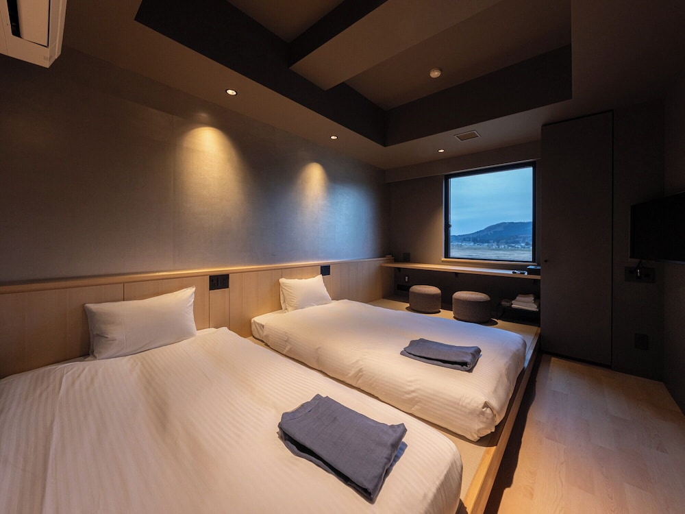 Twin Room, River View photo 1