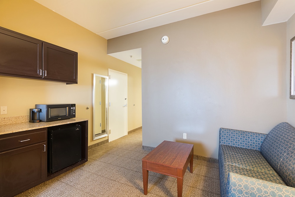 Suite, 2 Queen Beds, Non Smoking - Photo 2